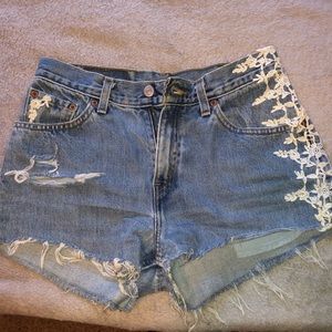 raw cut levi shorts